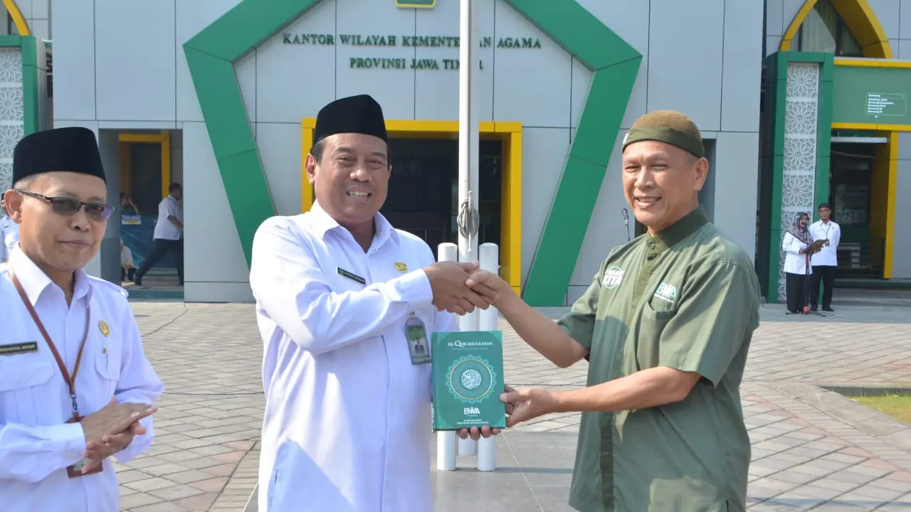 BWA Distribusikan 1000 Al-Quran Lewat Kemenag Kanwil Jatim