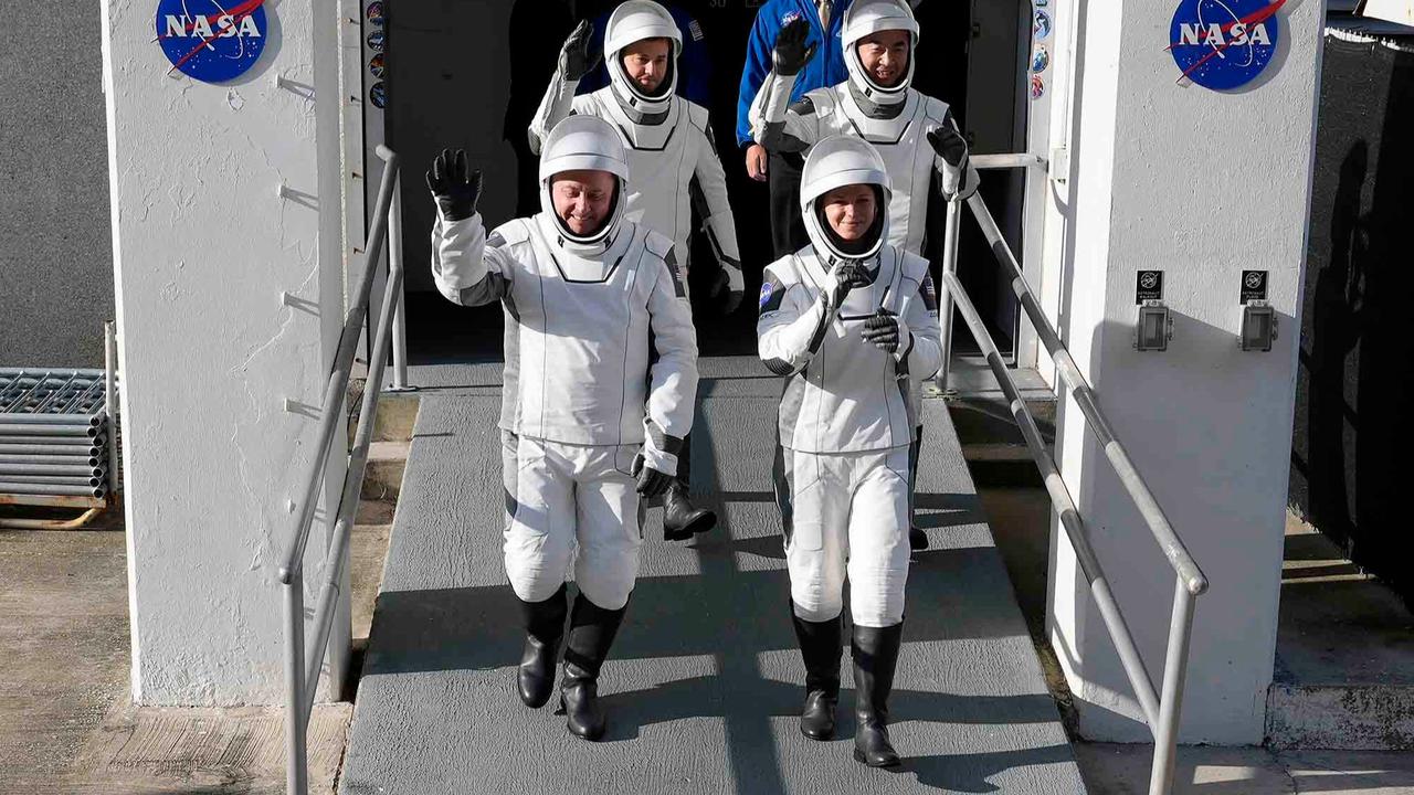 FOTO: Empat Astronaut Diterbangkan NASA dan SpaceX untuk Misi 6 Bulan di Stasiun Luar Angkasa