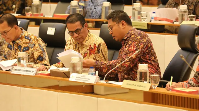 Andi Amran Sulaiman.