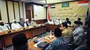Suasana pertemuan antara Pengurus Besar Nahdlatul Ulama (PBNU) dengan Anggota Keluarga Kerajaan Uni Emirat Arab Syaikh Mohammed bin Hamdan bin Yazed al Nahyan di Gedung PBNU, Jakarta, Kamis (26/3/2015).  (Liputan6.com/Faizal Fanani)