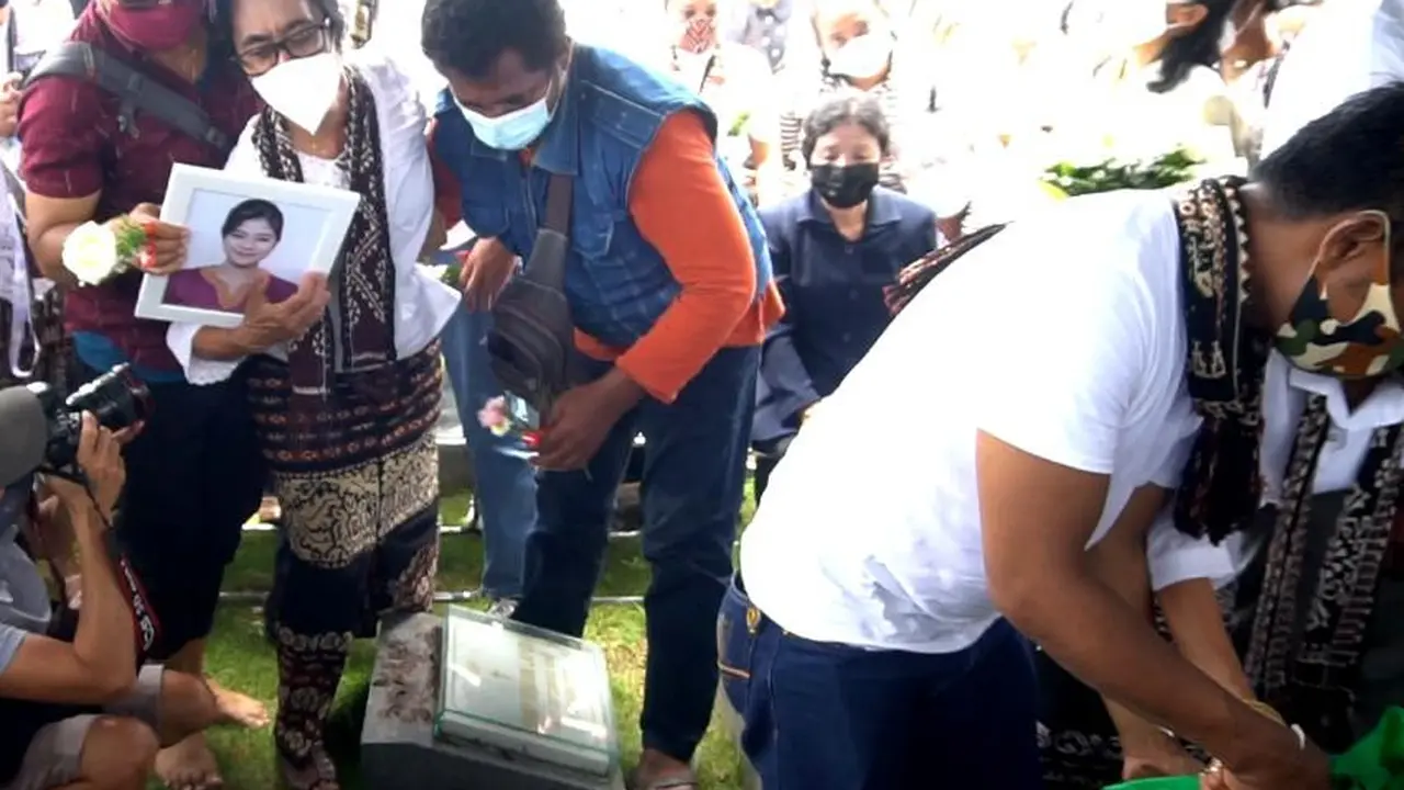 Pemakaman Pramugari Mia Tresetyani Wadu di Mumbul, Nusa Dua, Bali