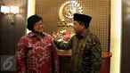 Menteri Lingkungan Hidup dan Kehutanan (LHK) Siti Nurbaya Bakar (kiri) saat menemui Ketua DPR Ade Komarudin di ruang pimpinan DPR, Gedung Nusantara III, Kompleks Parlemen Senayan, Jakarta, Selasa (10/10).  (Liputan6.com/Johan Tallo)