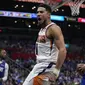 Selebrasi pemain Phoenix Suns Devin Booker saat melawan Clippers di play-off NBA 2023 (AP)