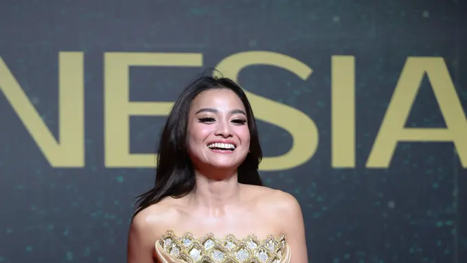Pesona Acha Septriasa yang Effortless Namun Memikat di Festival Film Indonesia 2025