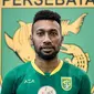 5 Gaya Trendi Patrich Wanggai di Luar Lapangan, Striker Anyar Persebaya (sumber: Instagram.com/officialpersebaya)