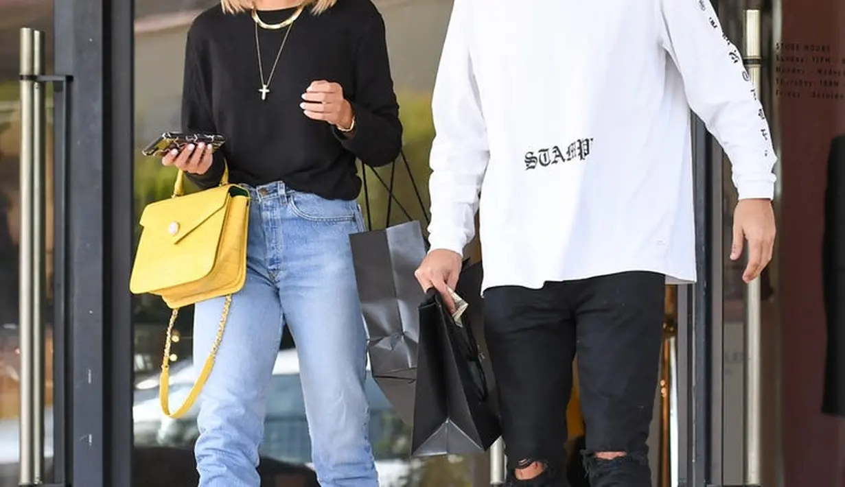 Beberapa lalu, Sofia Richie pun terlihat tengah menghabiskan waktunya bersama dengan anak-anak Scott. (in touch weeky)