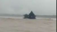 Viral, Video Masjid Apung di Pacitan Hanyut Terbawa Arus ke Laut