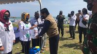 EMTEK Peduli Corona Melalui Yayasan Pundi Amal Peduli Kasih (YPP) Memberikan Bantuan Paket Sembako Untuk Warga Sumur, Pandeglang, Banten, Rabu (22/7/2020)