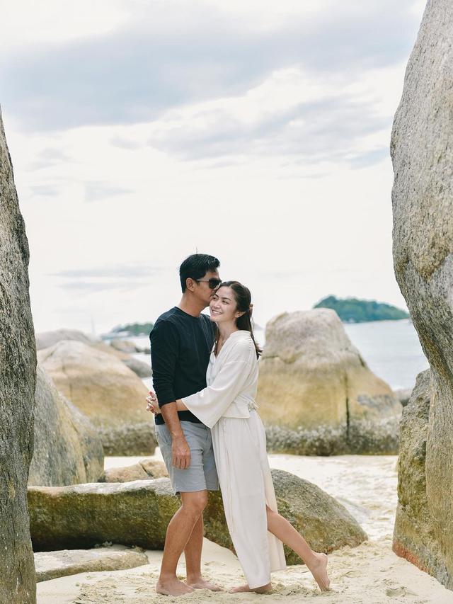 Potret Mesra Rumah Tangga Surya Insomnia dan Tyara Renata