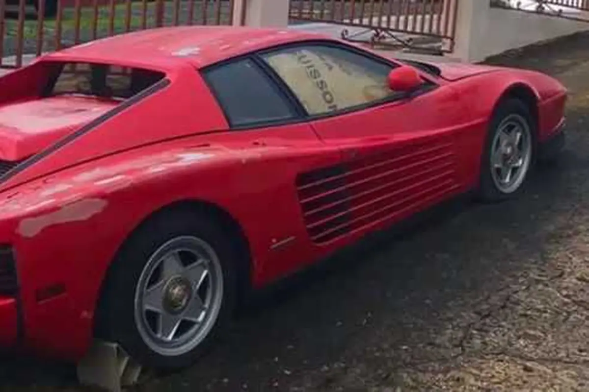 Ferrari Testarossa Mangkrak Selama Belasan Tahun