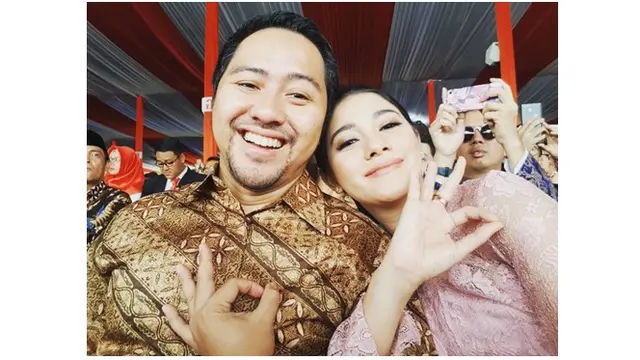 Berbeda dengan selebriti lainnya, Naysilla jarang mengumbar kisah asmaranya. Pasangan tersebut sudah pacaran selama empat tahun.