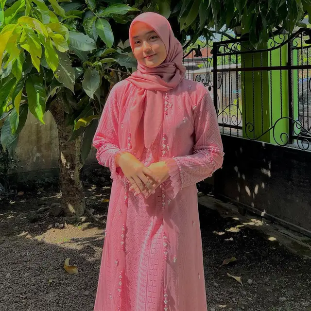 6 Potret Ayumi Putri Sasaki, Pembawa Baki Upacara Penurunan Bendera HUT ke-77 RI