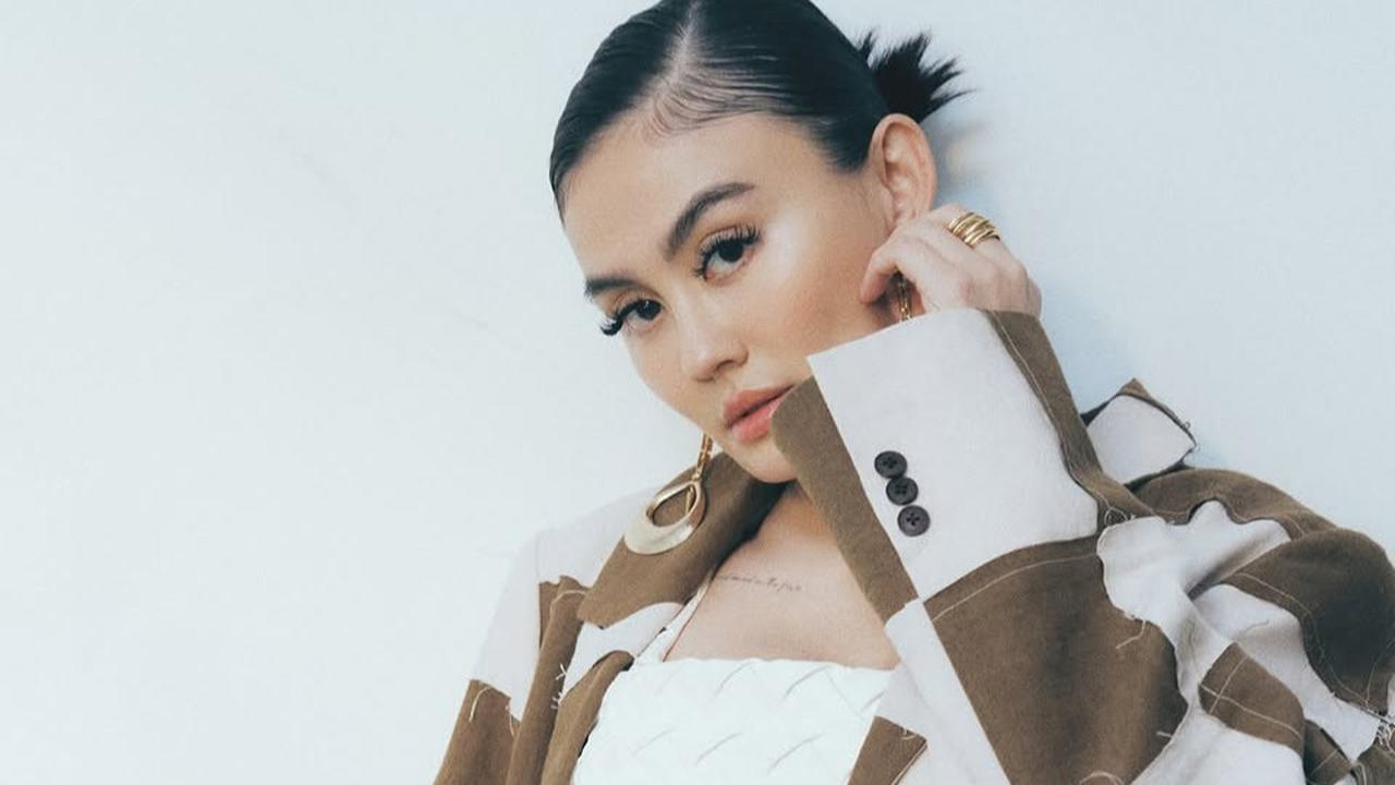 Inspirasi Outfit Oversized dan Monokrom Ala Agnez Mo, Dijamin Makin Standout