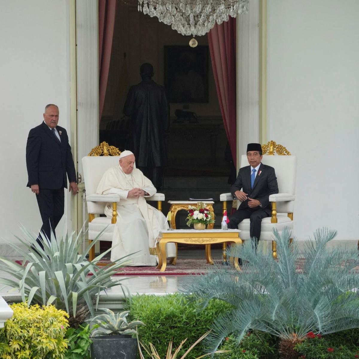 Paus Fransiskus bertemu Jokowi di Istana Merdeka