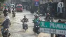 Banjir kiriman Kali Mampang dari Bogor terjadi karena penumpukan sampah yang dibuang ke kali.(merdeka.com/Arie Basuki)