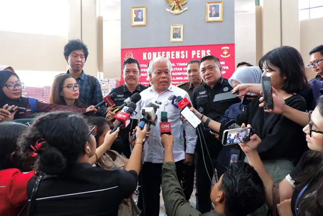 Kepala Pusat Penerangan Hukum Kejagung, Dr. Harli Siregar, S.H., M.Hum usai Konferensi Pers 