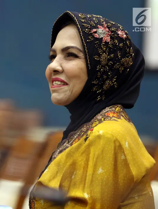 Calon anggota Badan Pemeriksa Keuangan (BPK) Nurhayati Ali Assegaf menjalani uji kelayakan dan kepatutan oleh Komisi XI DPR di Kompleks Parlemen Senayan, Jakarta, Senin (2/9/2019). Komisi XI bakal memilih 5 dari 32 nama yang lolos sebagai calon anggota BPK 2019-2024. (Liputan6.com/JohanTallo)