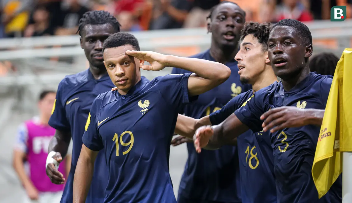 <p>Selebrasi para pemain Timnas Prancis U-17 setelah Joan Tincres (kedua kiri) mencetak gol pertama ke gawang Timnas Amerika Serikat U-17 pada laga ketiga Grup E Piala Dunia U-17 2023 di Jakarta International Stadium, Jakarta Utara, Sabtu (18/11/2023). (Bola.com/Bagaskara Lazuardi)</p>