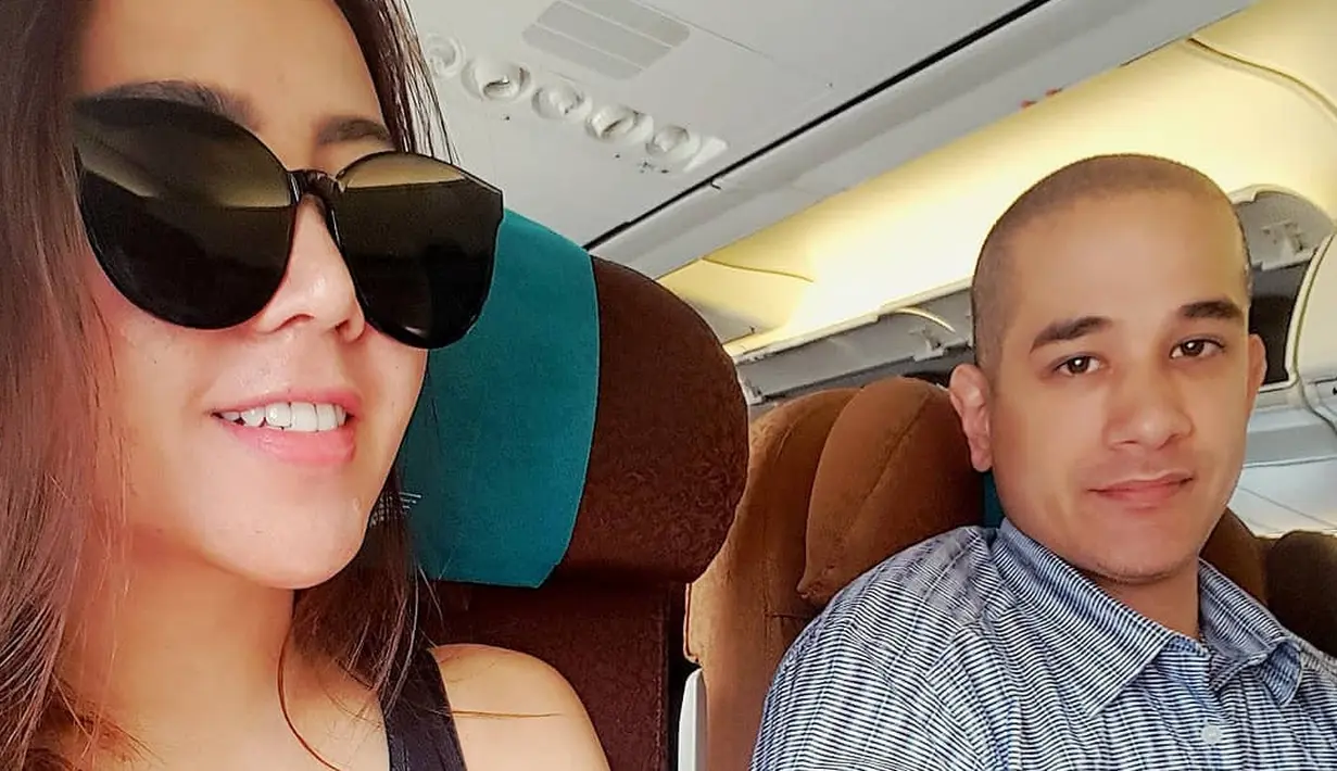 Melihat dari foto-foto yang diunggah pasangan pengantin baru ini, keduanya semakin tak malu memamerkan kemesraan. Berbagai momen mereka lalui bersama dan pastinya selalu mereka abadikan. (Foto: Instagram)