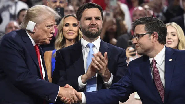 Dengan Telinga Diperban, Donald Trump Hadiri Konvensi Nasional Partai Republik 2024