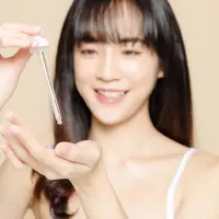 Gunakan Serum dengan Kandungan Mengencangkan Kulit (c) Shutterstock