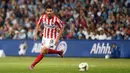 Foto pemain depan Melbourne City, David Villa menggiring bola saat bertanding melawan Sydney FC pada A-League Australia di Sydney 11 Oktober 2014.  Di klub ini, Villa berstatus pemain pinjaman dari New York City dan mencetak 1 gol. (AFP/William West)