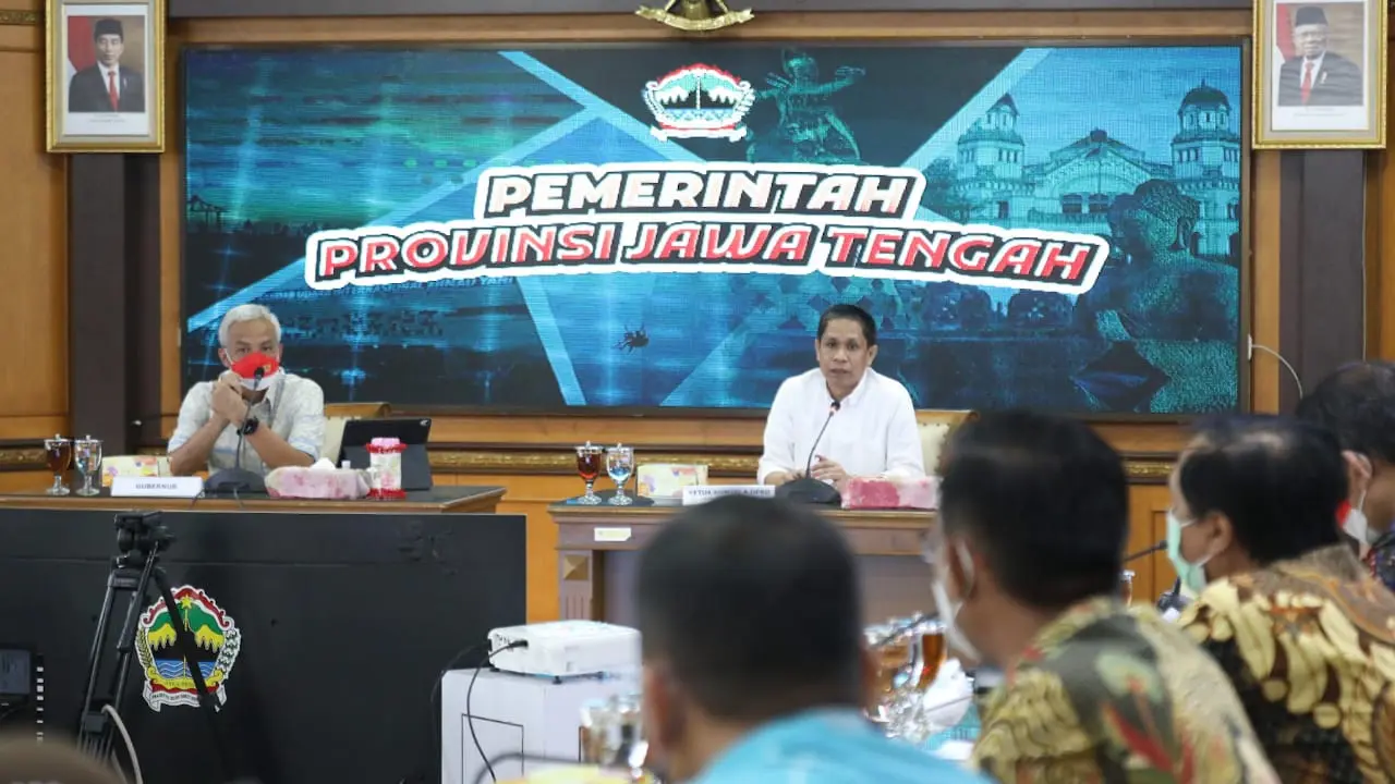 Foto Pertemuan Gubernur Jawa Tengah, Ganjar Pranowo dengan Anggota DPRD Provinsi Sulawesi Selatan di kantornya