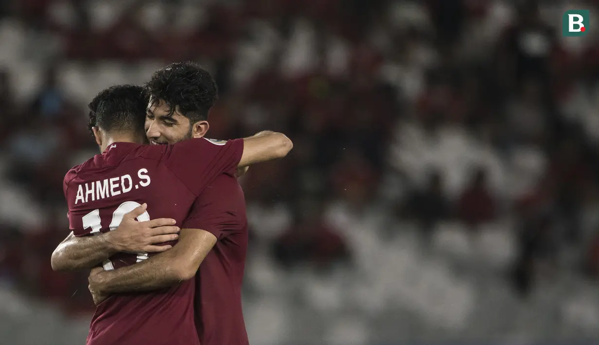 Para pemain Qatar merayakan kemenangan atas Thailand pada laga Piala AFC U-19 di SUGBK, Jakarta, Minggu (28/10). Qatar menang 7-3 atas Thailand. (Bola.com/Vitalis Yogi Trisna)
