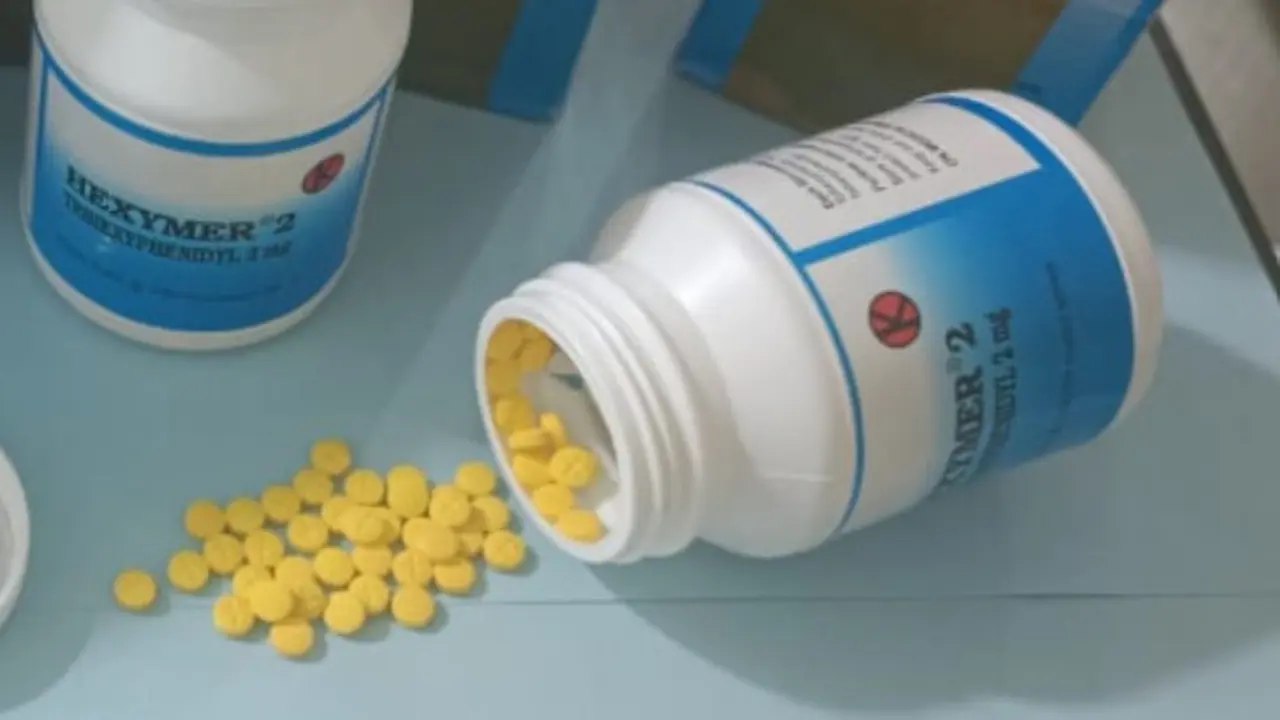 Trihexyphenidyl atau Triheksipenidil adalah obat yang digunakan untuk penyakit parkinson (parkinson disease) yang gejalanya dapat membuat tubuh terasa kaku dan sulit untuk digerakkan. Harus dengan resep dokter. (Dok POM Manado)