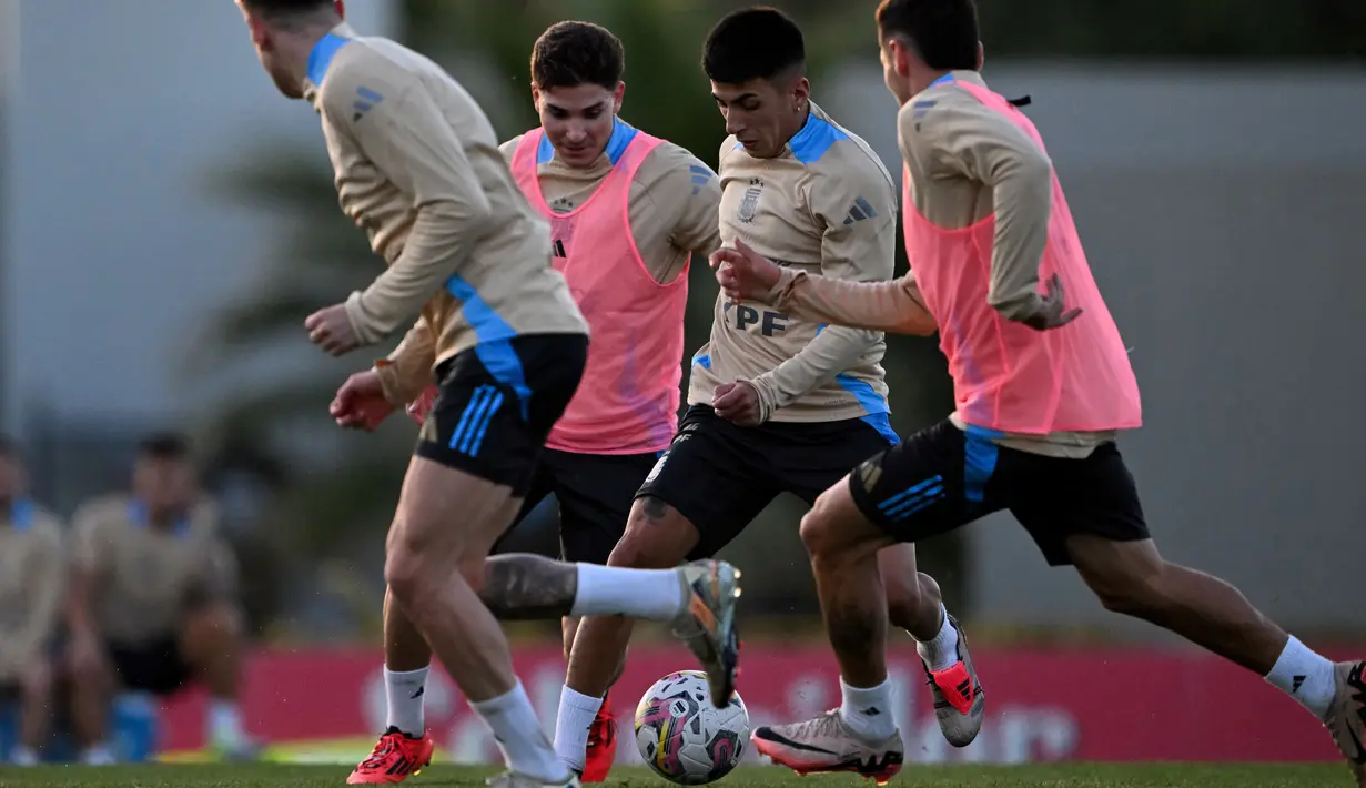 Argentina juga diagendakan menghadapi Peru pada matchday 12 Kualifikasi Piala Dunia 2026 Zona CONMEBOL pada Rabu 20 November 2024. (LUIS ROBAYO/AFP)