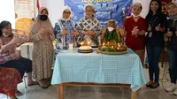 Menghibur dan Berbagi Kasih dengan Oma Opa di Panti Werdha Wisma Mulia