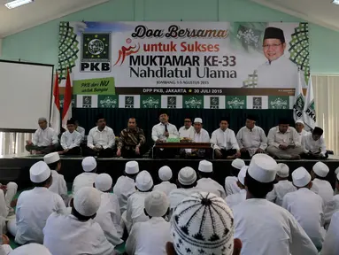 Suasana doa bersama untuk kesuksesan Muktamar NU ke-33, Jakarta, Kamis (30/7/2015). Muktamar tersebut akan digelar 1-5 Agustus 2015 di Jombang, Jatim.(Liputan6.com/JohanTallo)
