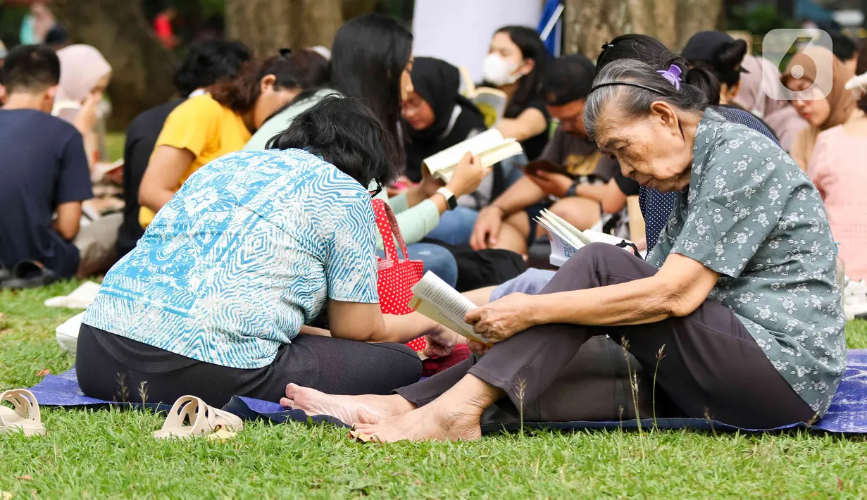 Diskusi ini dapat berupa berbagi tips membaca, tips atasi kesulitan menyisihkan waktu untuk membaca, dan masih banyak lagi. (Liputan6.com/Herman Zakharia)
