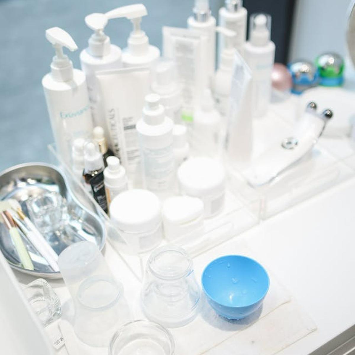 Ilustrasi Botol-botol Skin Care