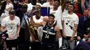Milwaukee Bucks juara NBA 2020-2021 berkat sang power forward, Giannis Antetokounmpo. Penampilan paik Giannis pun menuai pujian dari bintang-bintang NBA lainnya. (AFP/Getty Images/Jonathan Daniel)