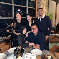 Beby Tsabina bersama keluarga (Foto: Instagram/@bebytsabina)