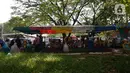 Suasana wahana hiburan di depan Monumen Nasional (Monas), Jakarta, Sabtu (15/5/2021). Warga kecewa lantaran tempat wisata tersebut ditutup, padahal mereka datang untuk menikmati libur Idul Fitri 1442 Hijriah. (merdeka.com/Imam Buhori)