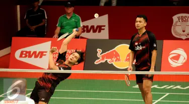 Ganda putra Indonesia, Andrei Adistia dan Hendra A Gunawan saat tampil melawan Mathew Fogarty/Seguin (USA) di Total BWF World Championships 2015 di Jakarta, Senin (10/8/2015). Andrei/Hendra unggul 21-18, 21-8. (Liputan6.com/Helmi Fithriansyah) 