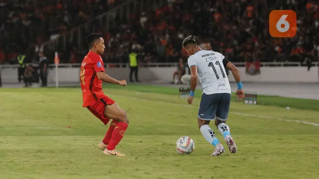 Foto: Aksi Mencuri Bola Ala Rayhan Hanan yang Berujung Gol untuk Persija