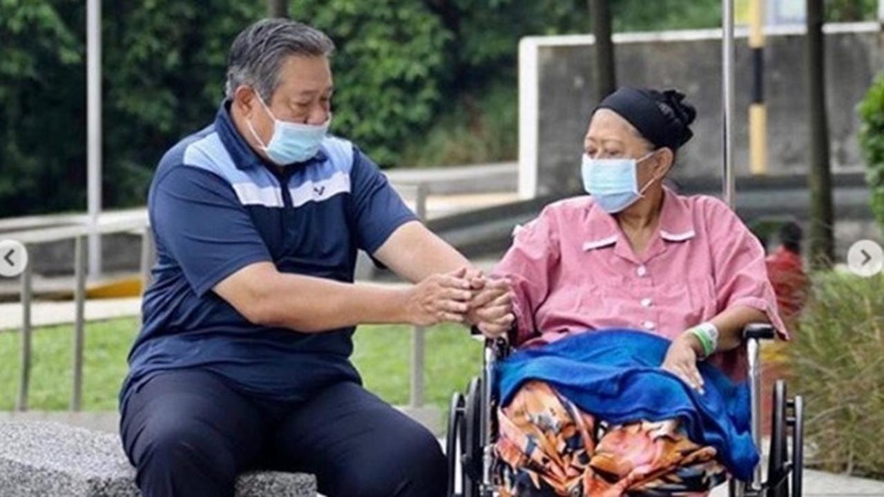 7 Momen SBY Setia Dampingi Ani Yudhoyono di Rumah Sakit, Bikin Haru