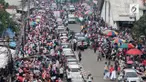 Suasana trotoar di sepanjang jalan Tanah Abang, Jakarta Pusat, kembali diramaikan pedagang kaki lima. Anies Baswedan enggan mengomentari.