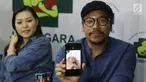 Sammy Simorangkir dan Viviane menunjukkan foto anak pertama mereka saat jumpa pers di rumah sakit kawasan Jatinegara, Jakarta, Jumat (24/8). Sammy dan Viviane dikaruniai anak laki-laki. (Liputan6.com/Herman Zakharia)
