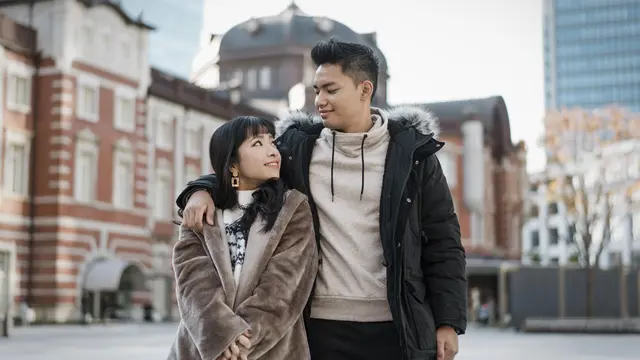 couple oktober tanda cinta sejati