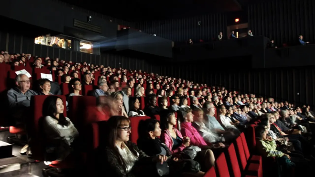 ilustrasi-nonton-131239b.jpg