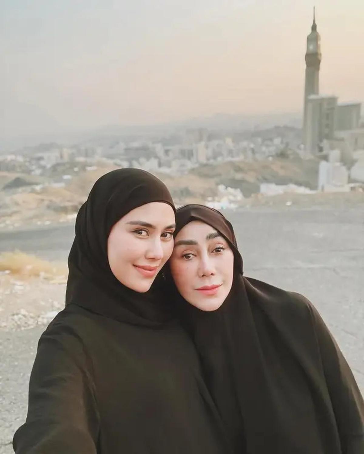 Hari Ibu 22 Desember, Ini 8 Potret Kedekatan Para Artis dengan Sang Ibu