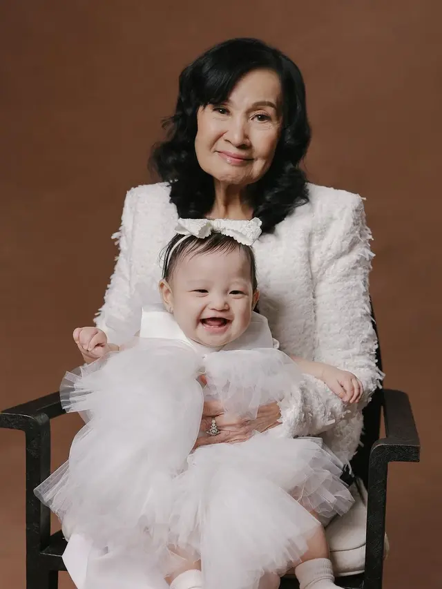 Potret ulang tahun ke-82 nenek Jessica dan Clarissa Tanoe (Sumber: Instagram/@jessicatanoe)