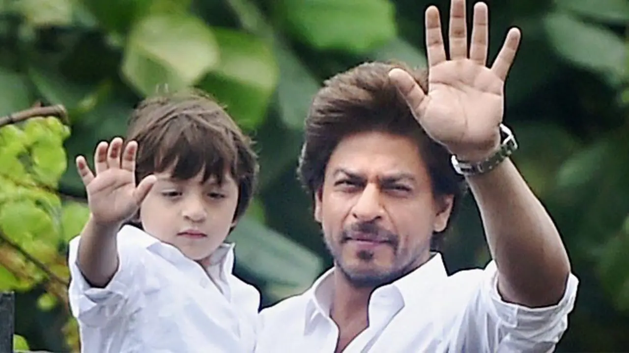 Shahrukh Khan dan AbRam Khan