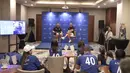 Berbeda dengan 12 tahun lalu ketika dia hadir di Indonesia sebagai pemain untuk menjalani tur pramusim di Asia, termasuk Indonesia. Tampak dalam foto, mantan bek tim Liga Premier Inggris, Chelsea, Gary Cahill (kanan) saat menjawab pertanyaan pewarta di Hotel Ascott, Sudirman, Jakarta, Sabtu (29/11/2025) sore WIB. (Bola.com/Abdul Aziz)