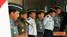 Citizen6, Cilangkap: Panglima TNI Laksamana TNI Agus Suhartono menerima  laporan korps kenaikan pangkat 30 Perwira Tinggi (Pati) TNI,bertempat di Ruang Hening Mabes TNI Cilangkap Jakarta, Rabu (11/4). (Pengirim: Badarudin Bakri)