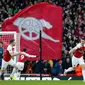 Gelandang Arsenal Granit Xhaka (kanan) merayakan gol ke gawang Manchester United (MU) pada lanjutan Liga Inggris di Emirates Stadium, Minggu (10/3/2019). (AFP/Ian Kington)